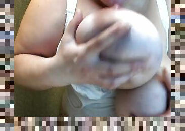 tetas-grandes, pezones, amateur, madurita-caliente, regordeta-chubby, corrida, webcam, a-solas, leche