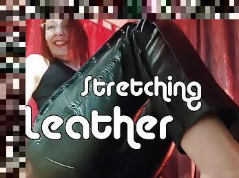 MistressOnline is stretching her leather pants