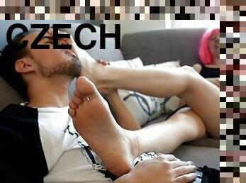 noge, nagajivo, fetiš, češko, noge-legs, nagajanje, natakarica