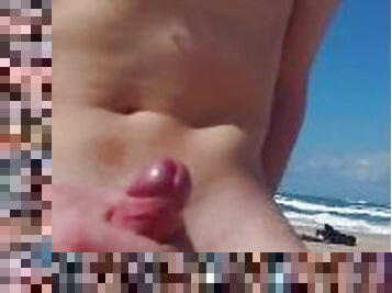 poilue, masturbation, en-plein-air, public, maigre, amateur, ejaculation-sur-le-corps, branlette, plage, rousse