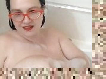 bañando, tetas-grandes, gafas, enorme, masturbación, amateur, madurita-caliente, juguete, mamá, regordeta