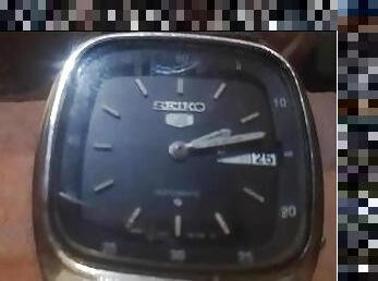 LOOK AT MY WATCH ????