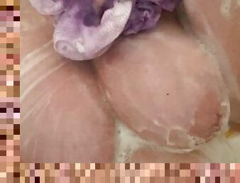 bañando, tetas-grandes, orgasmo, amateur, madurita-caliente, natural, tetas, fetichista, ducha, a-solas