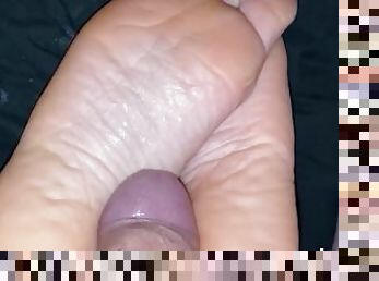 énorme, masturbation, ejaculation-sur-le-corps, milf, compilation, pieds, ejaculation, pute, branlette-avec-les-pieds