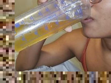 My small dog drinking all yellow piss II 06/07/2023