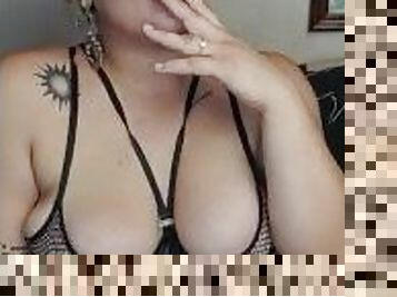 tetas-grandes, amateur, maduro, mamada, regordeta, follando-fucking, a-solas, fumando, morena, tatuaje