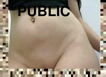 baignade, masturbation, orgasme, public, chatte-pussy, première-fois, toilette, gode, solo