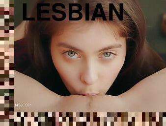 vagina-pussy, lesbian-lesbian, remaja, berciuman, eropa, 18-tahun, mata-uang-euro, berambut-cokelat