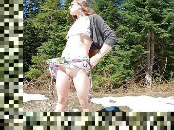 en-plein-air, milf, américaine, percé, solo, brunette, petits-seins