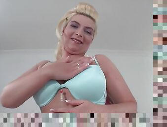 Entrevista de sexo com Milf timida