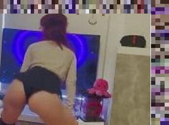 Naughty Redhair student twerk her big ass ??