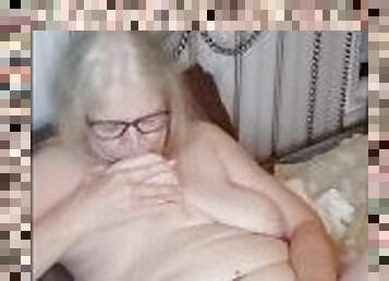 gros-nichons, masturbation, amateur, mature, granny, milf, blonde, naturel, webcam, seins