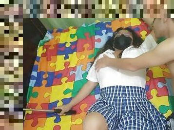 estudiantes hermanastros desafian a sus padrastros y hacen porno casero