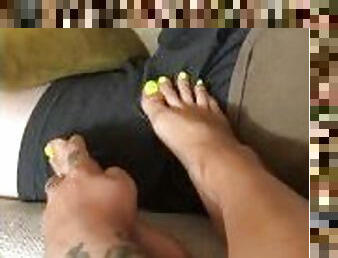 Rubbing my boyfriends dick with my green toenails