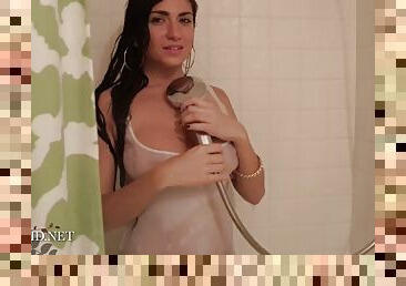 Shower babe washing her pussy sexy