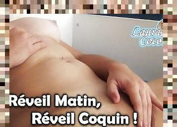 LauraCoconuts #2 - Réveil matin, réveil coquin - Petite étudiante se carresse jusqu'à l'orgasme