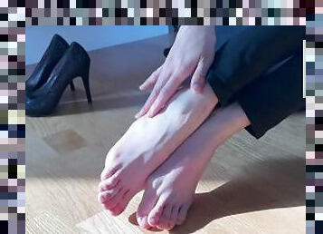 An elegant office lady with beautiful feet cannot hide her true horny self any more
