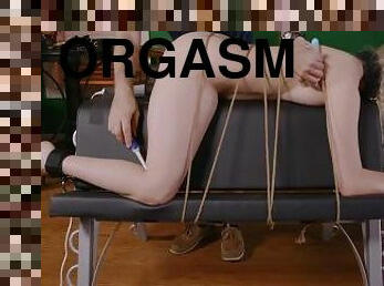 masturbation, orgasme, jouet, bdsm, pieds, ligotée, blonde, fétiche, bondage, fessée