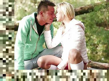 Vinna Reed Hugs A Tree In The Forest As Her Man Sticks It In From Behind - Bang