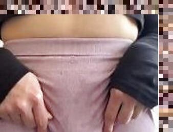 LATINA TEASE! Latina teen teases camel toe in tight gym pants