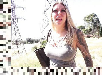 Tetas grandes, Al aire libre, Hardcore, Estrella del porno, Pareja, Coche, Traviesa, Sexo con ropa, Realidad, Tatuaje