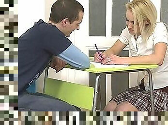 Colegiala (Schoolgirl), Mamada, Uniforme